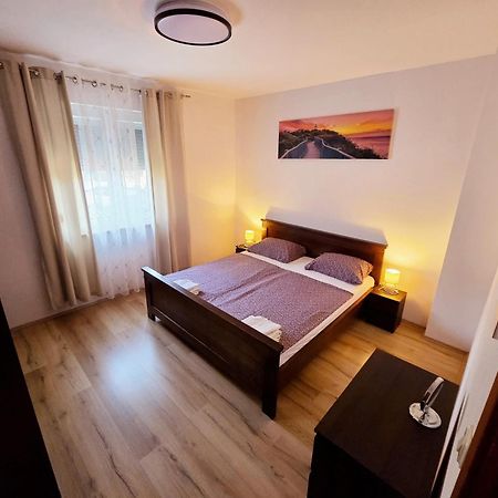 Spacious Apartment With Parking&Garden Marčana Zewnętrze zdjęcie