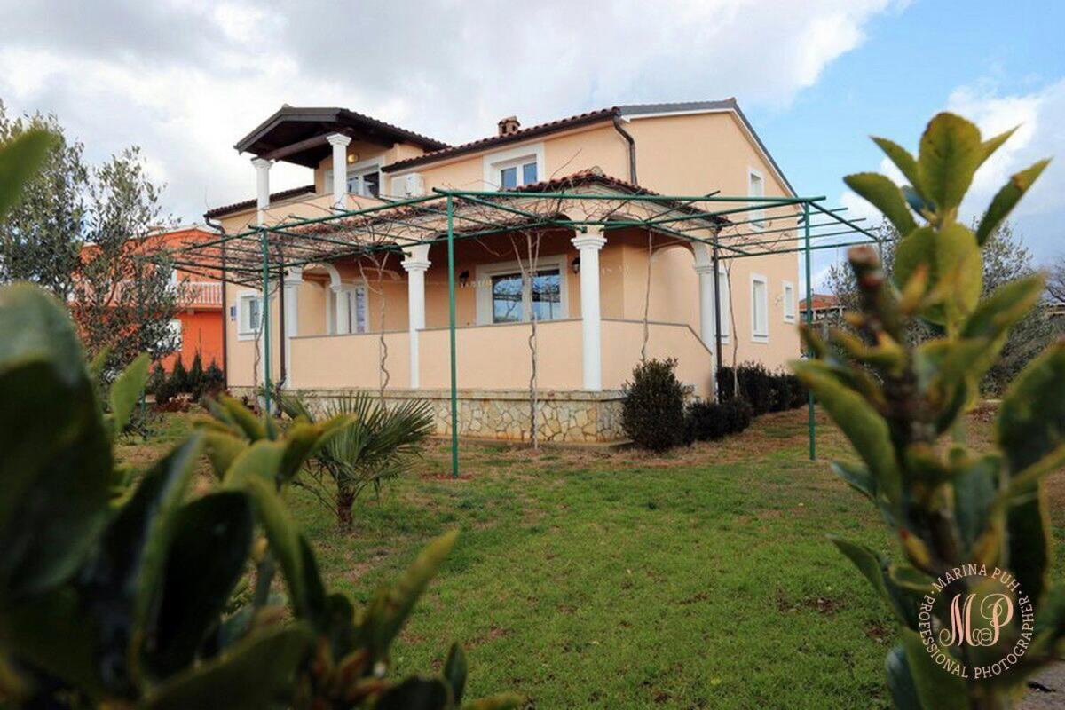 Spacious Apartment With Parking&Garden Marčana Zewnętrze zdjęcie