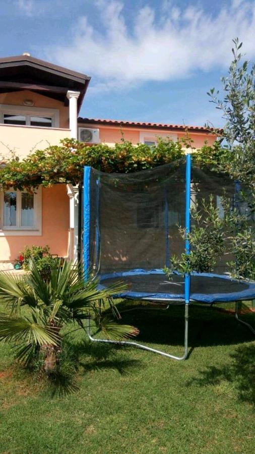 Spacious Apartment With Parking&Garden Marčana Zewnętrze zdjęcie