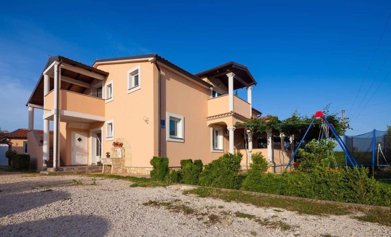 Spacious Apartment With Parking&Garden Marčana Zewnętrze zdjęcie