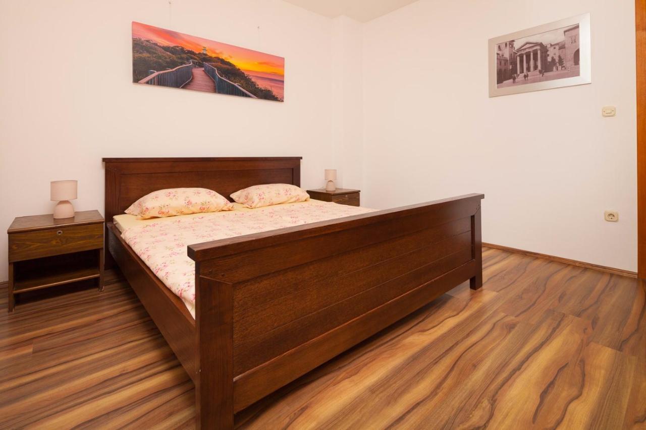 Spacious Apartment With Parking&Garden Marčana Zewnętrze zdjęcie