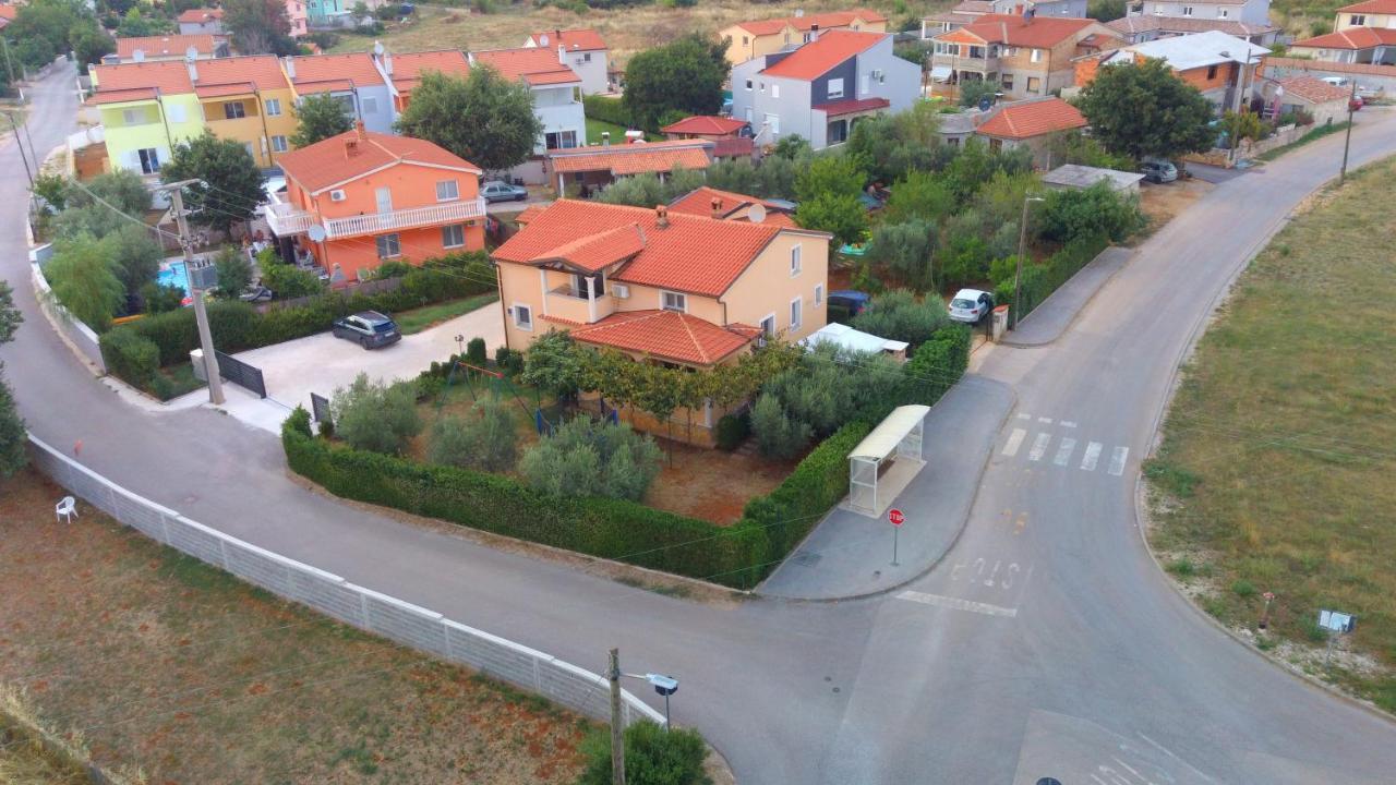 Spacious Apartment With Parking&Garden Marčana Zewnętrze zdjęcie